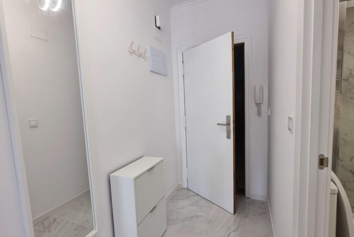 Estudio totalmente reformado a 50 metros de la playa de los Locos !