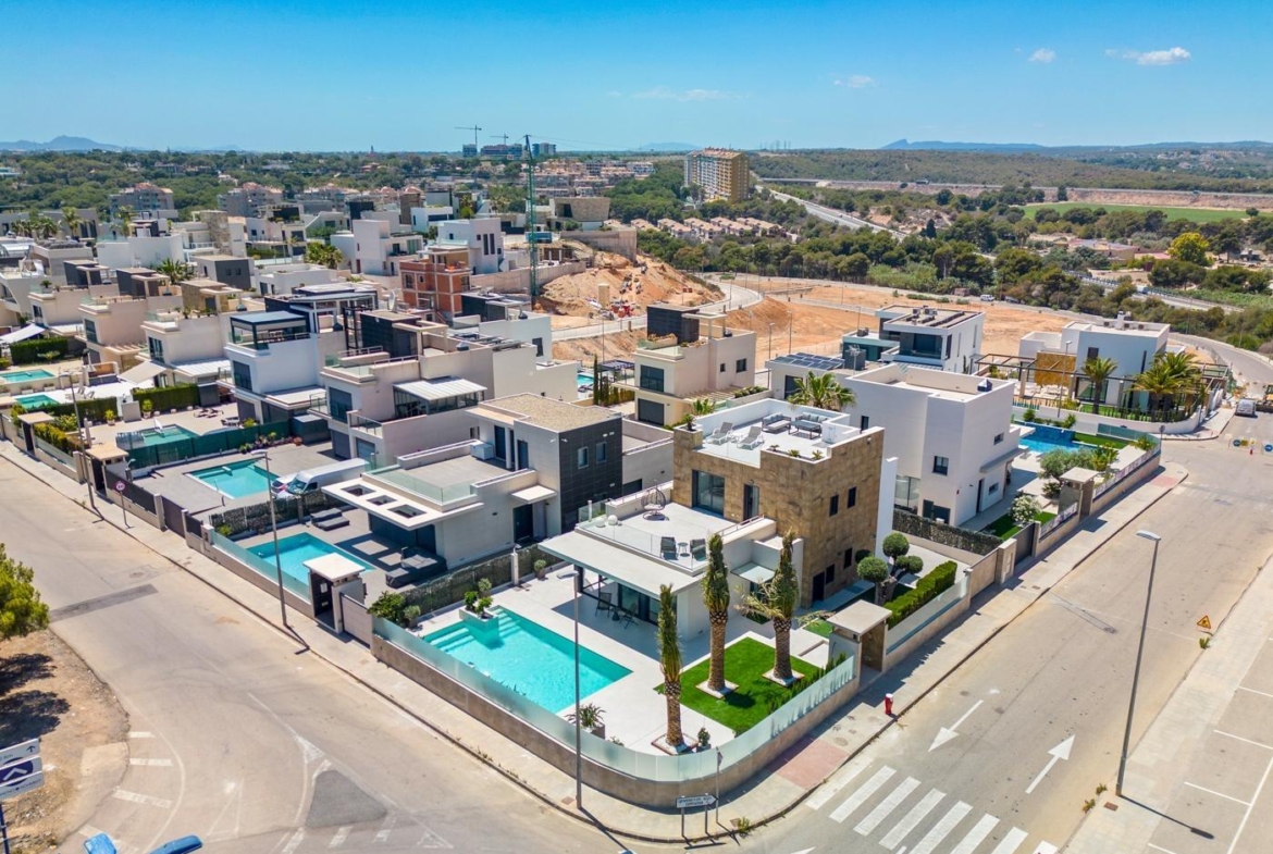 Lujosa villa de obra nueva a un paso de la playa de Campoamor !