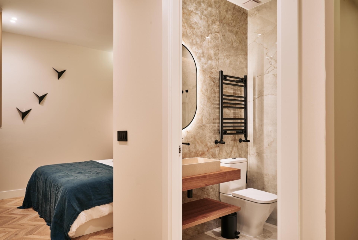 EXCLUSIVE BRAND NEW RENOVATED APARTMENT IN THE CENTER OF MADRID