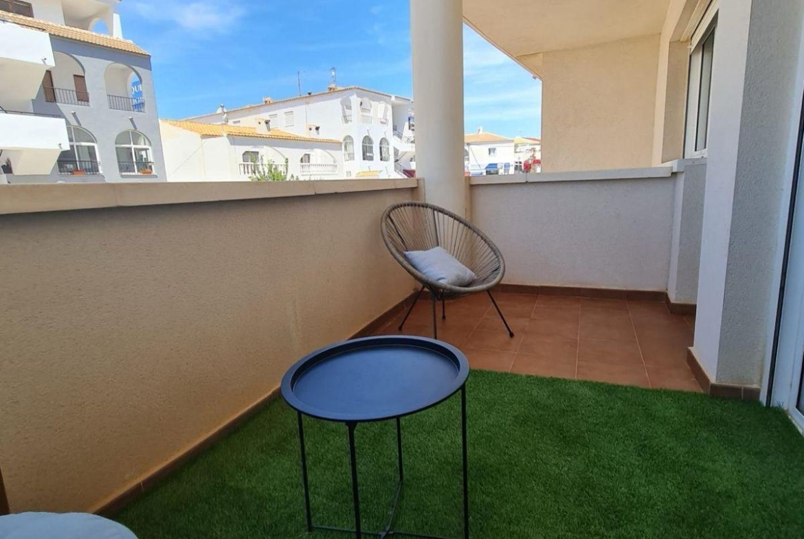 APATAMENTO CON PARKING+PISCINA EN ORIHUELA COSTA. 2 DORM. 2 BAÑOS. 85 M2.