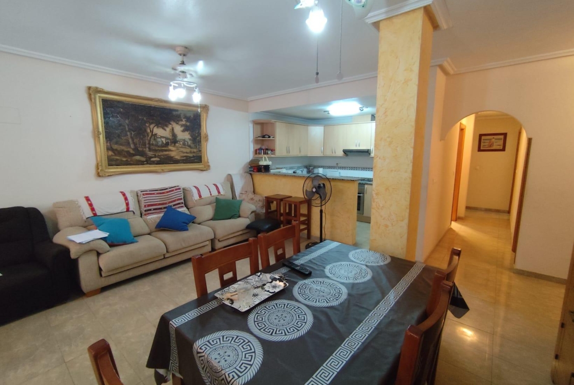 APARTAMENTO PLANTA BAJA A 150 METROS DE PLAYA. 4 DORM. 2 BAÑOS. 107 M2.
