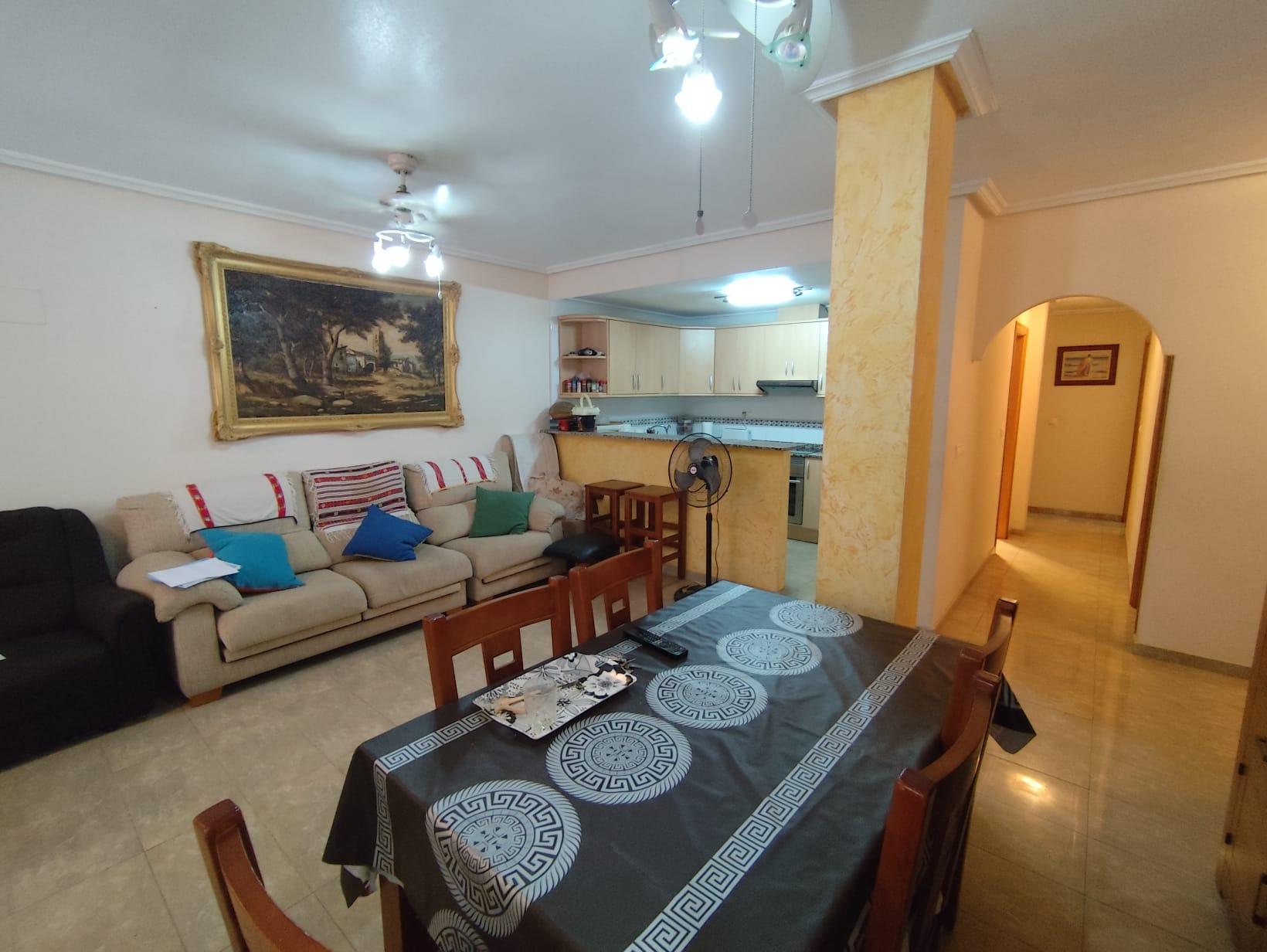 APARTAMENTO PLANTA BAJA A 150 METROS DE PLAYA. 4 DORM. 2 BAÑOS. 107 M2.