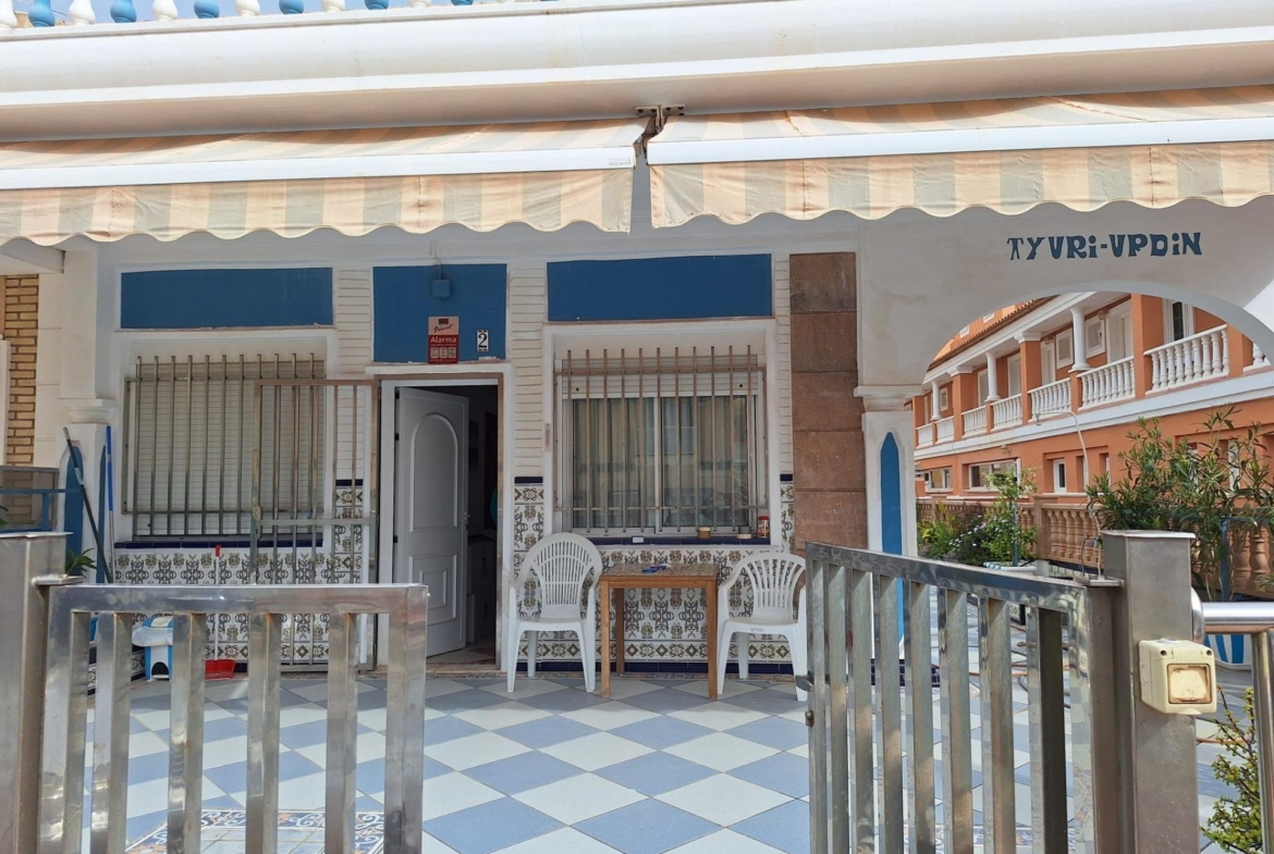 Espectacular adosado al lado de la preciosa playa de la Mata con 3 dormitorios 2 baños Garaje