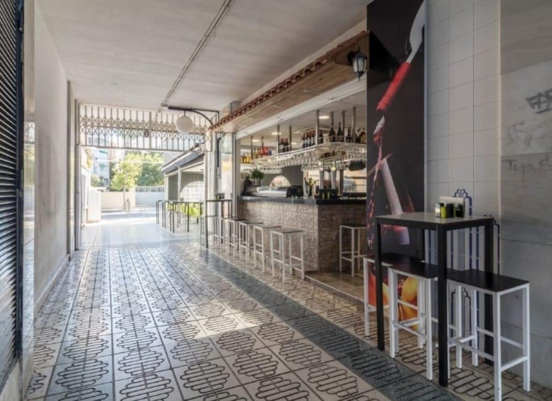 TABERNA EN PLENO FUNCIONAMIENTO LISTA PARA ENTRAR