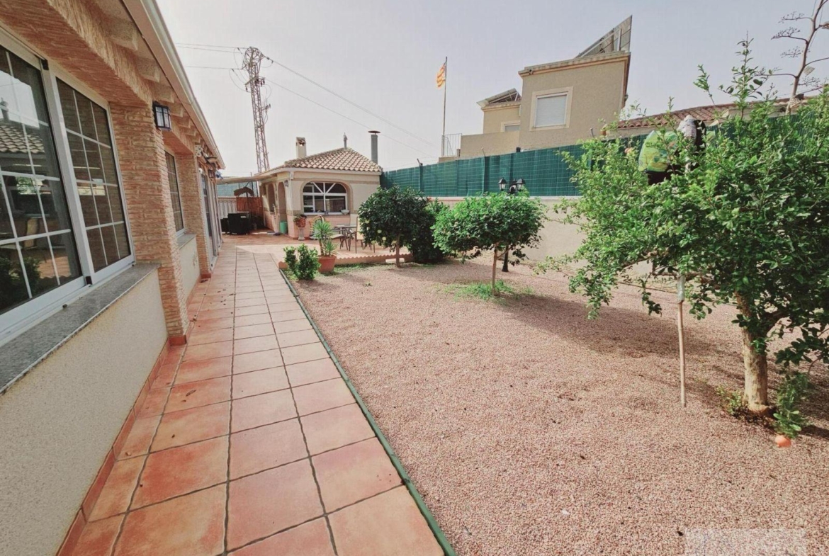 VILLA EN LA SIESTA CON 800 METROS DE PARCELA. PISCINA PRIVADA. 330 M2 DE CASA.