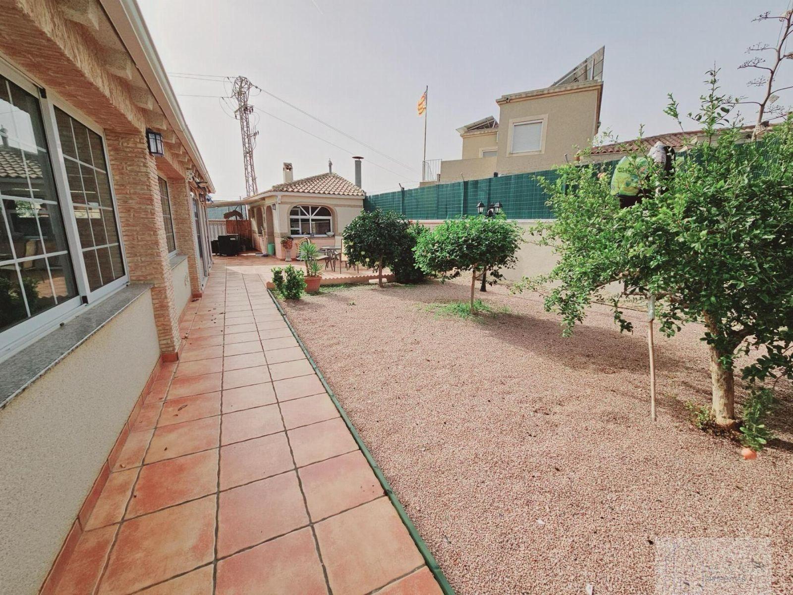 VILLA EN LA SIESTA CON 800 METROS DE PARCELA. PISCINA PRIVADA. 330 M2 DE CASA.