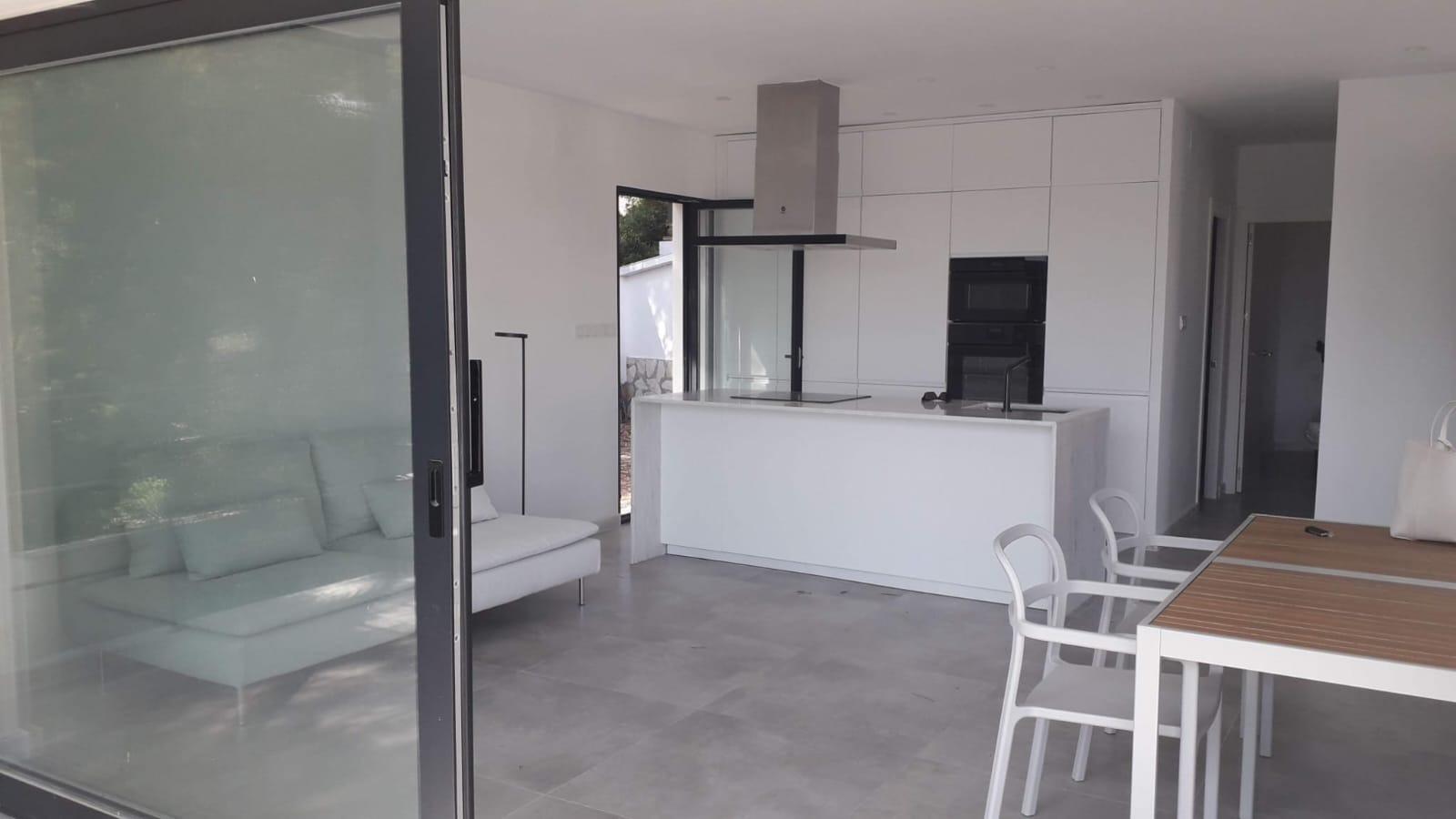 OCASIÓN CHALET INDEPENDIENTE CON VISTAS AL MAR LICENCIA TURÍSTICA EN LA COVETA