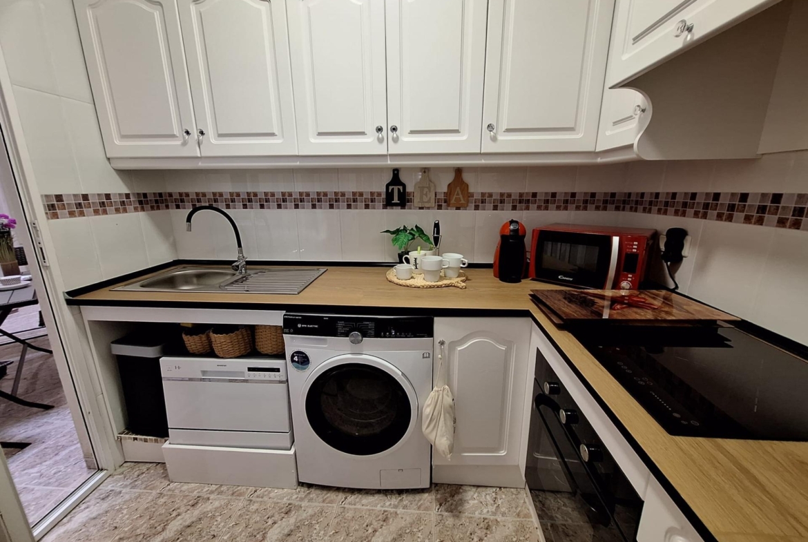 Semi-Renovated Apartment 350 Meters from Playa del Cura