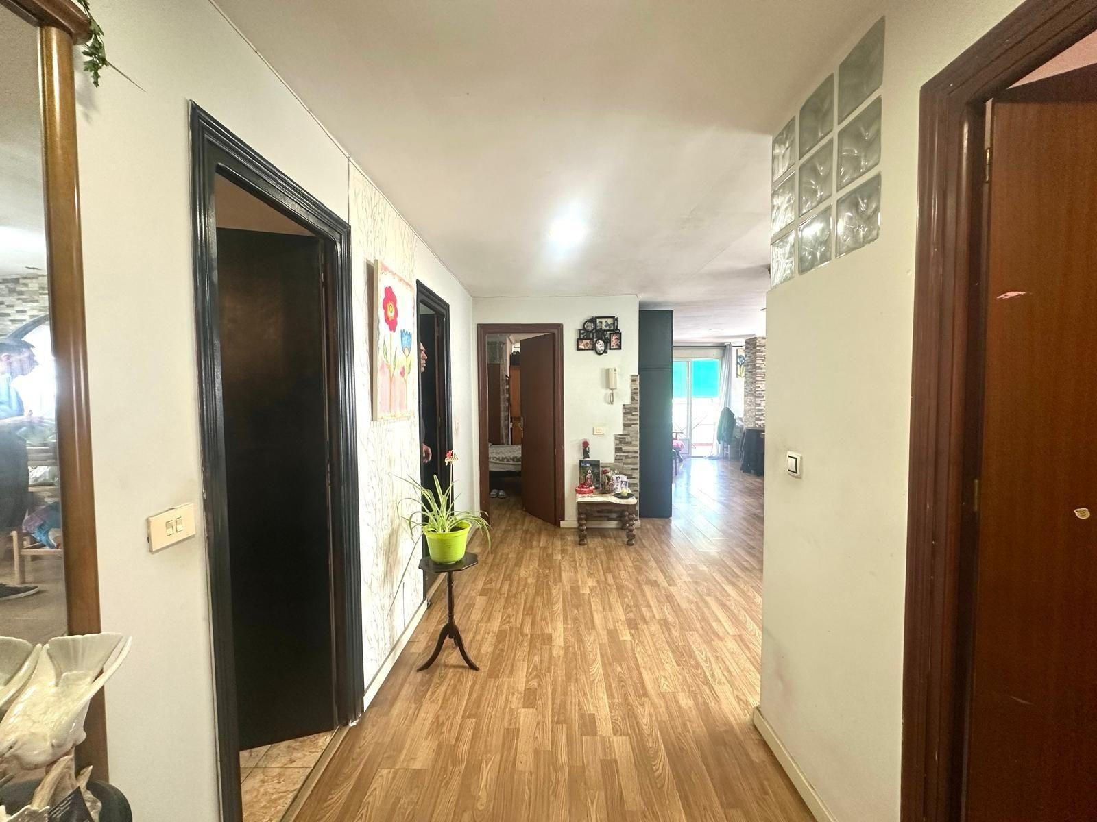 APPARTAMENTO A 450 DEL PUERTO DE TORREVIEJA. 2 DORM. 2 BAÑOS. TERRAZA AMPLIA. 76 M2.