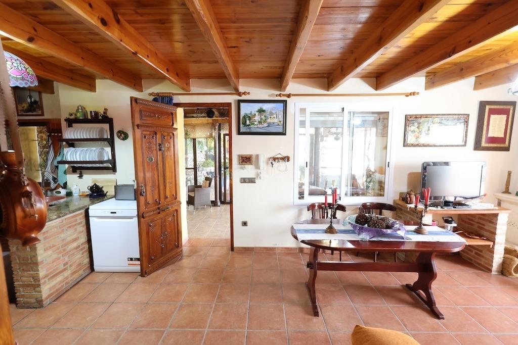 CASA EN FORTUNA CON 1000 M2 DE PARCELA Y SUPERFICIE DE 120 M2 DE CASA. 5 DORM. 3 BAÑOS.