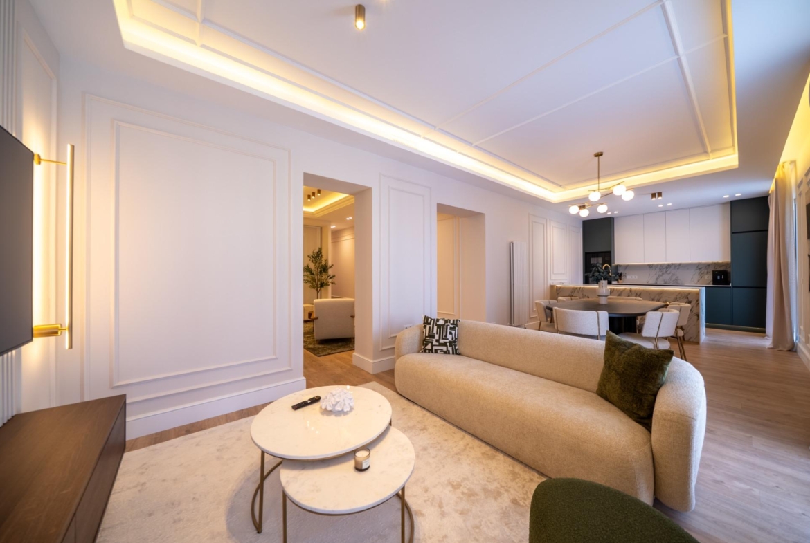 ELEGANT REFURBISHED APARTMENT IN RECOLETOS NEIGHBORHOOD, MADRID