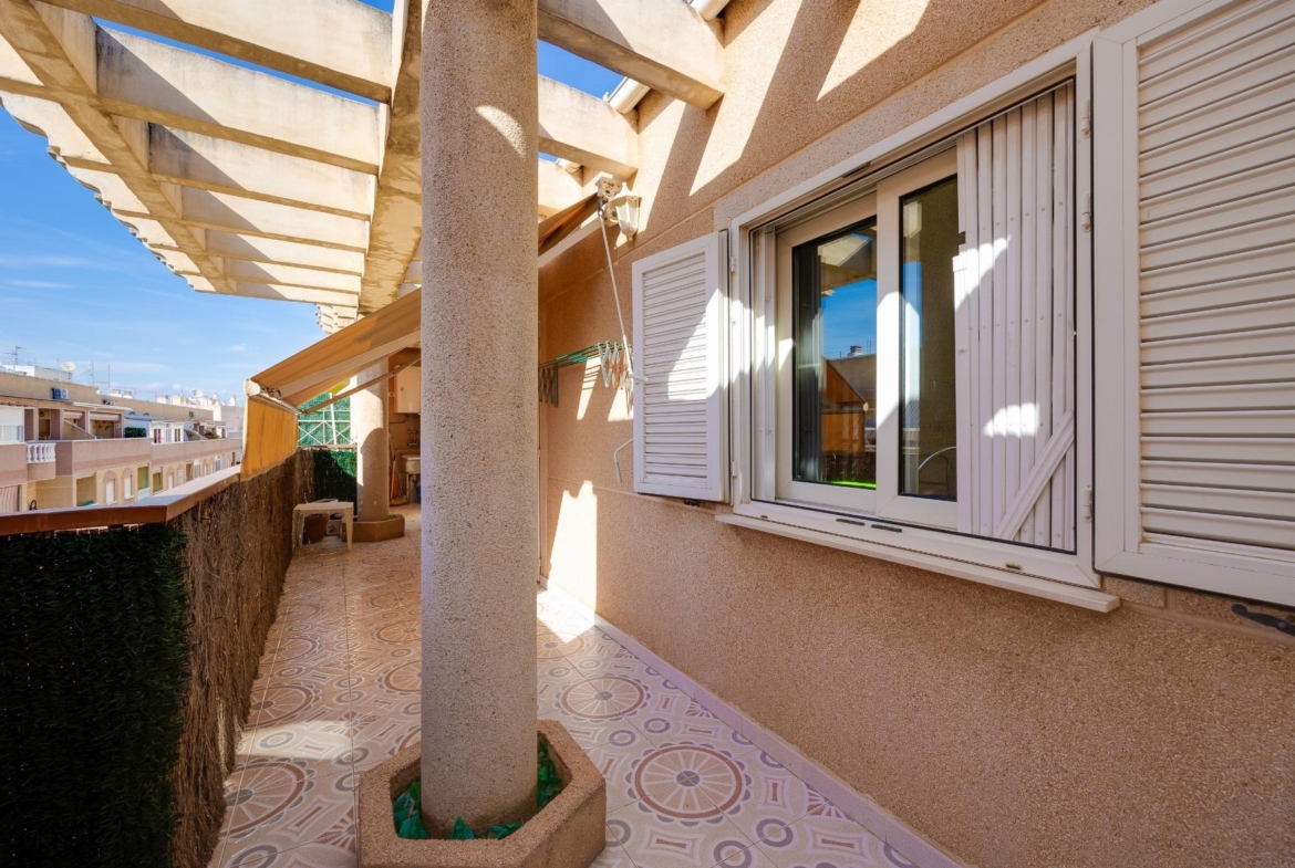 ÁTICO DE 2 HABITACIONES 2 BAÑOS Y AMPLIA TERRAZA