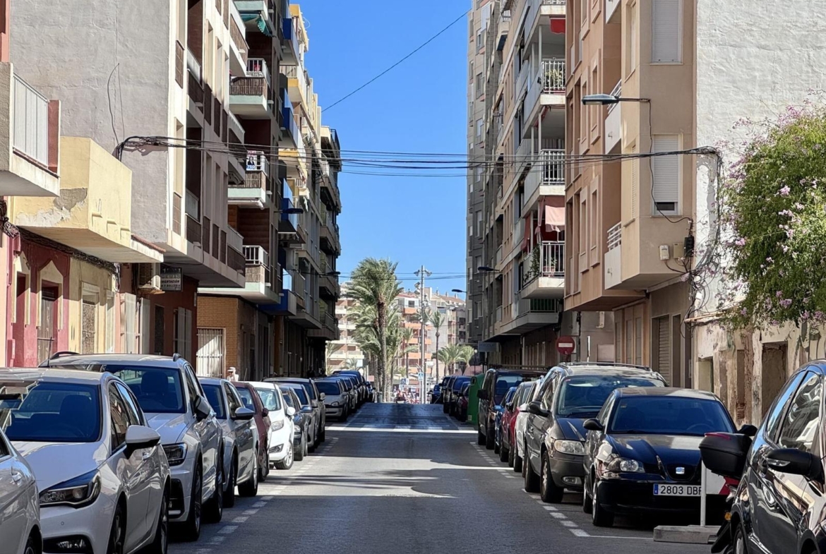 LOKALE COMERCIËLE CON SUPERFICIE DE 780 M2. SEGUNDA LINEA DE PLAYA. 70 METROS DEL MAR.