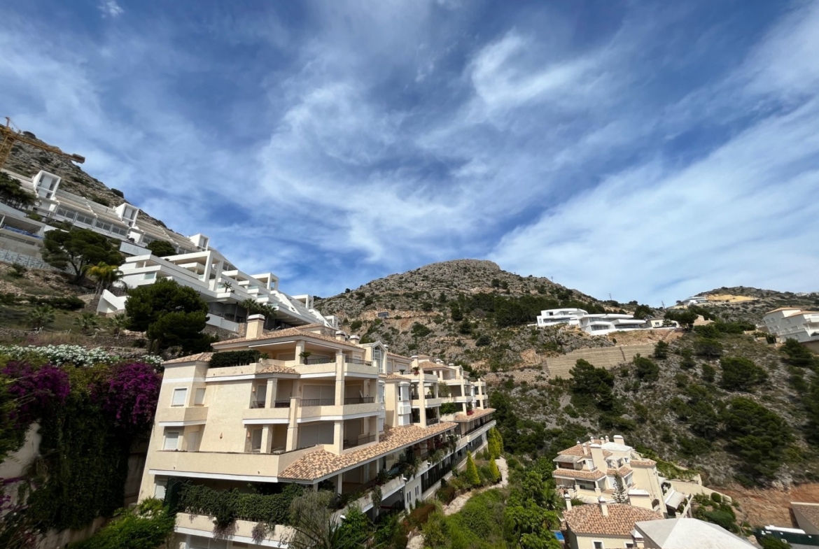 ALTEA HILLS EXCLUSIVE FLAT FOR SALE WITH SEA VIEWS