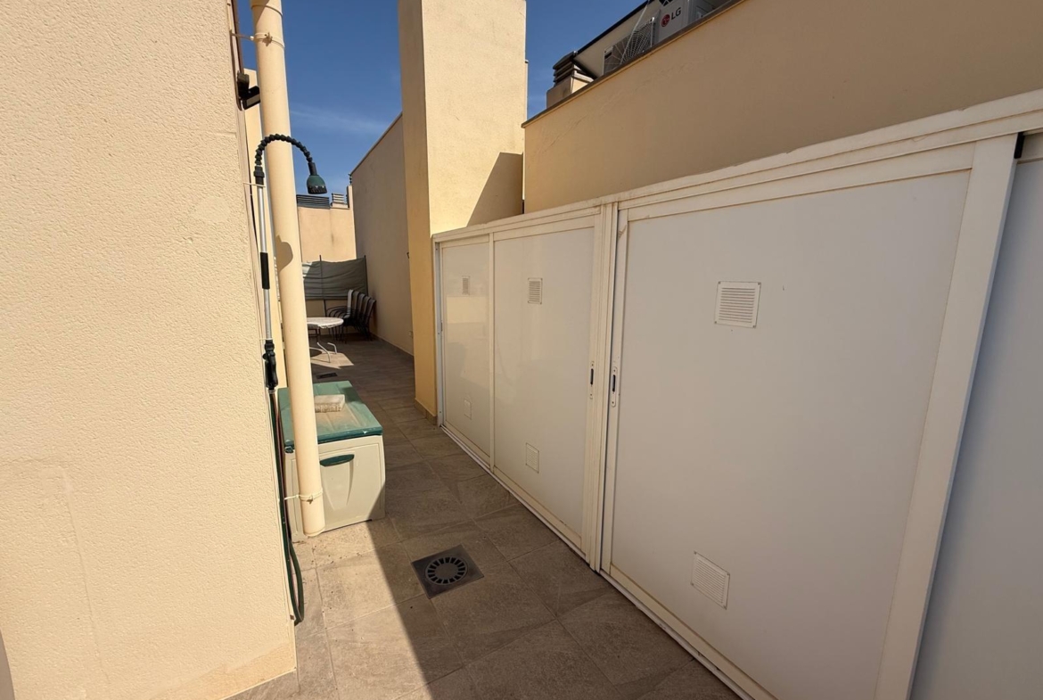 Ático Dúplex con Solárium Privado y Vistas a la Cala de Finestrat