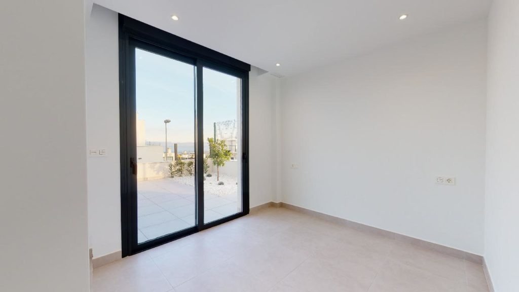 Villas de nueva construcción con vistas al mar y montaña