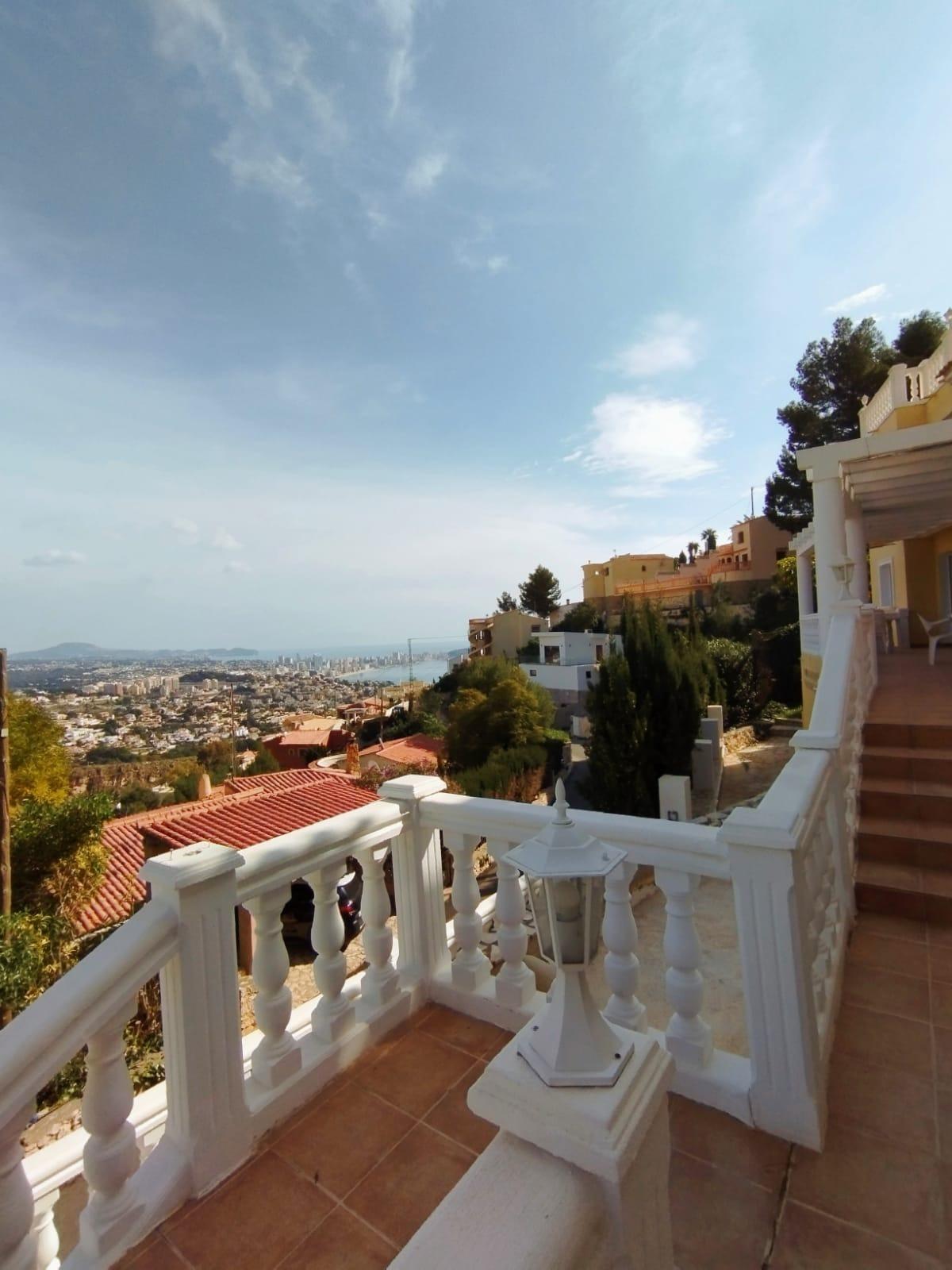 2-4-51 Exclusieve villa in Calpe met panoramisch uitzicht en een grote investeringsmogelijkheid