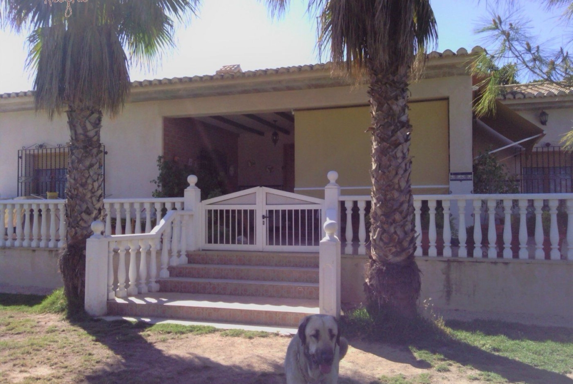 FAMOUS RIDING CENTER WITH INDEPENDENT RURAL HOUSE