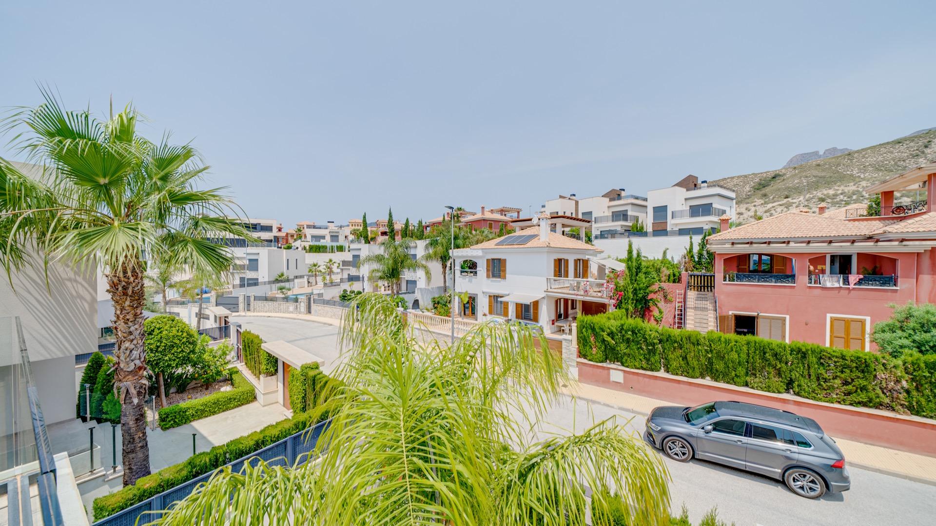 LUXURY VILLA FOR A LARGE FAMILY IN FINESTRAT