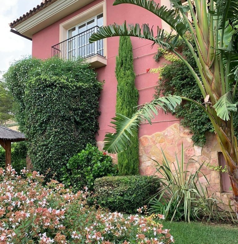 Mediterranean villa a few minutes drive from the beach