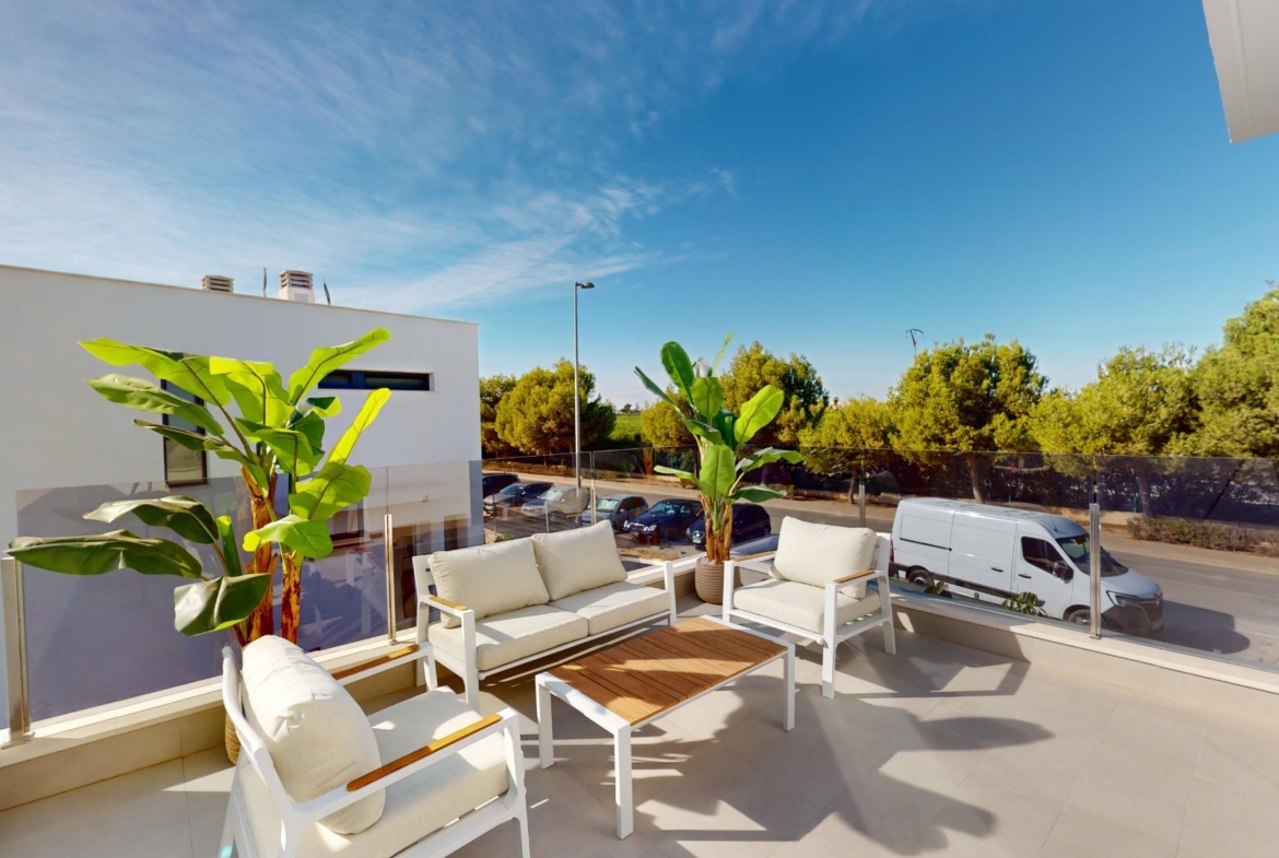 Detached modern villas placed in Roda Golf, Murcia