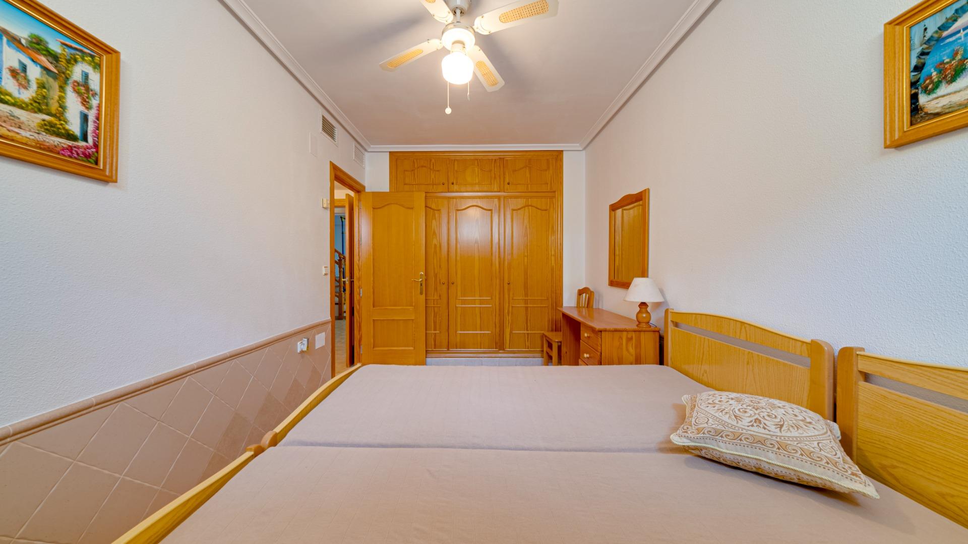 2-40-17 Large corner semi-detached house with sea views,