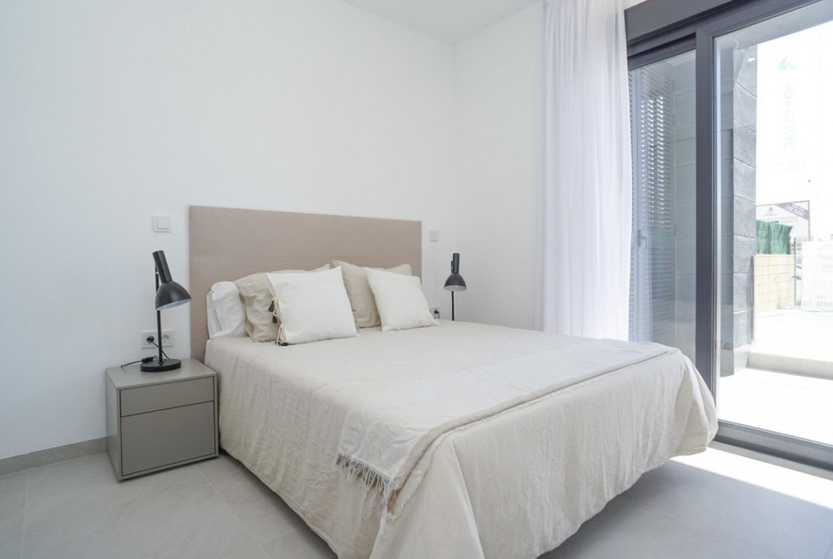 APPARTAMENTOS DE OBRA NUEVA CON VISTAS AL MAR. 2 DOR. 2 BAÑOS. APARCAMENTO. PISCINA.