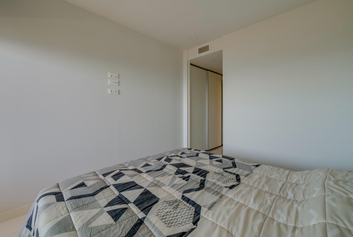 Exclusivo Piso en la Cala de Benidorm con Vistas al Mar