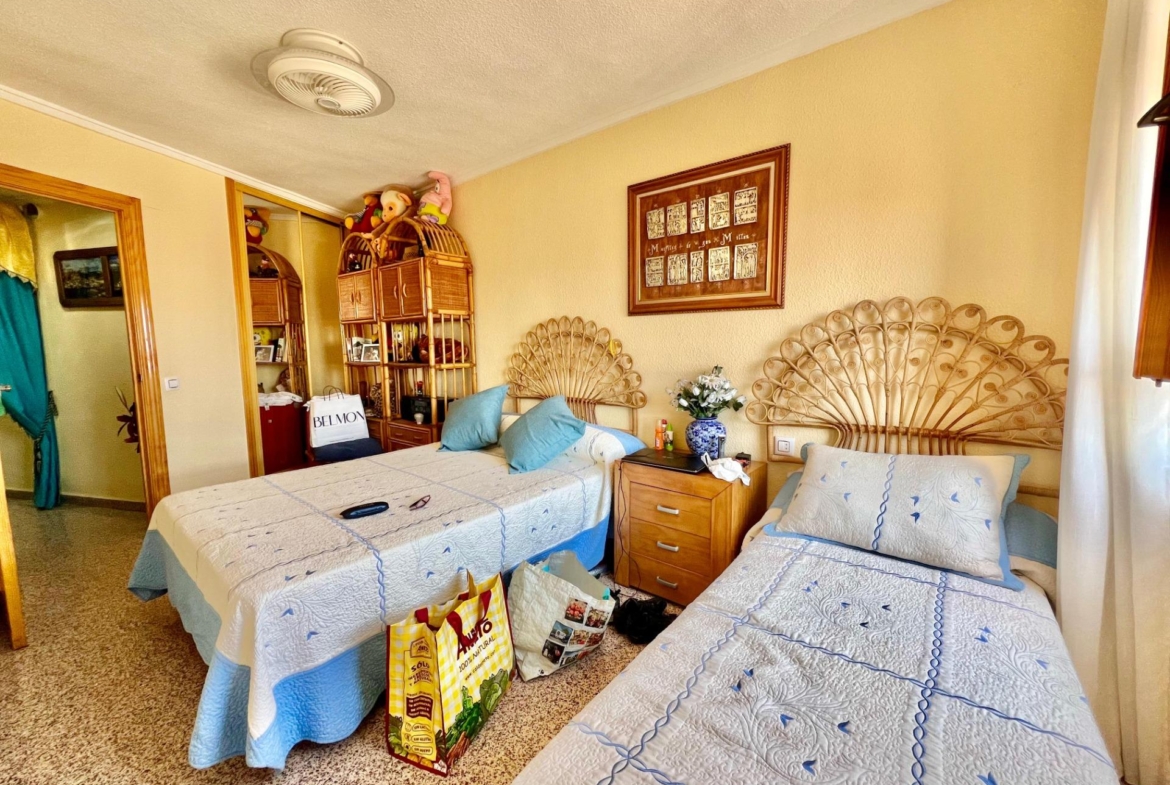 ESPACIOSO APARTAMENTO DE 3 HABITACIONES + PARKING + TRASTERO EN PLANTA 7 CON VISTAS AL MA