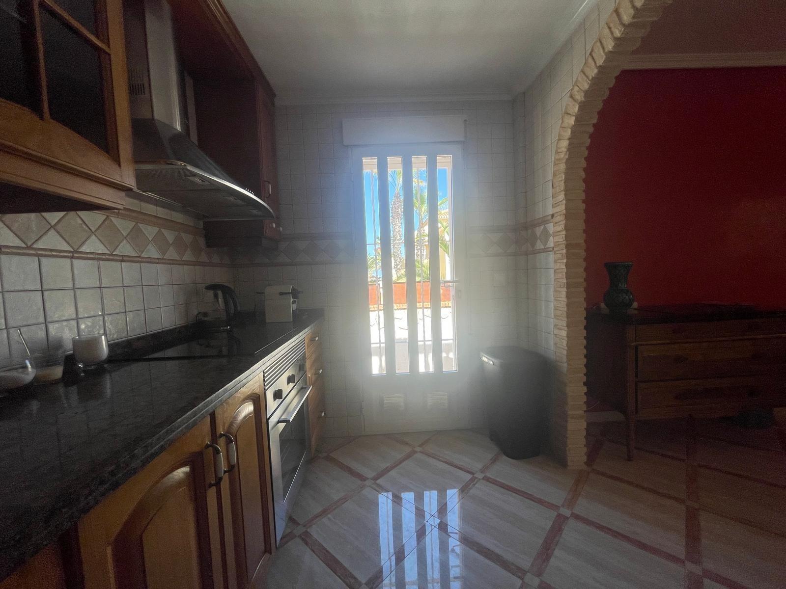 VILLA PARADA CON VISTAS AL MAR Y A 200 METROS DE PLAYA! ZONA TORRE LA MATA. 5 DRM. 3 BAÑOS. PISCINA PRIVADA.