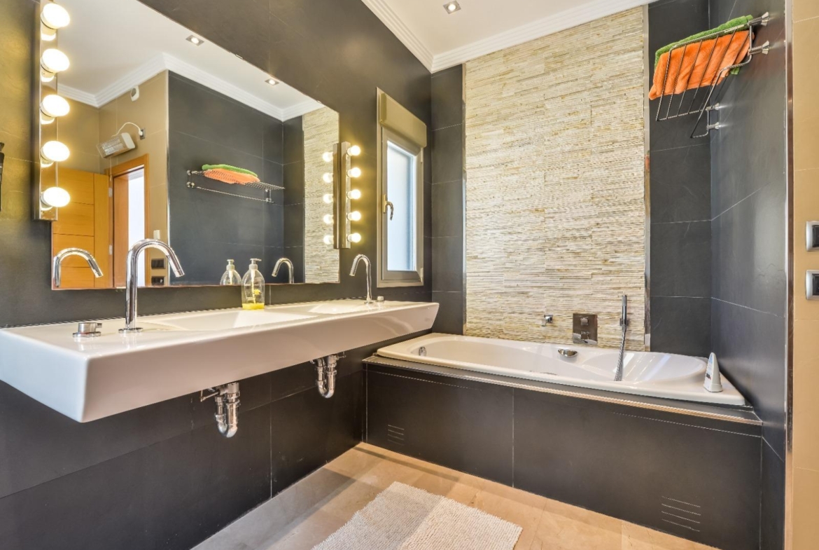 Modern and Luxurious Villa with Sea Views in Benissa 🌊