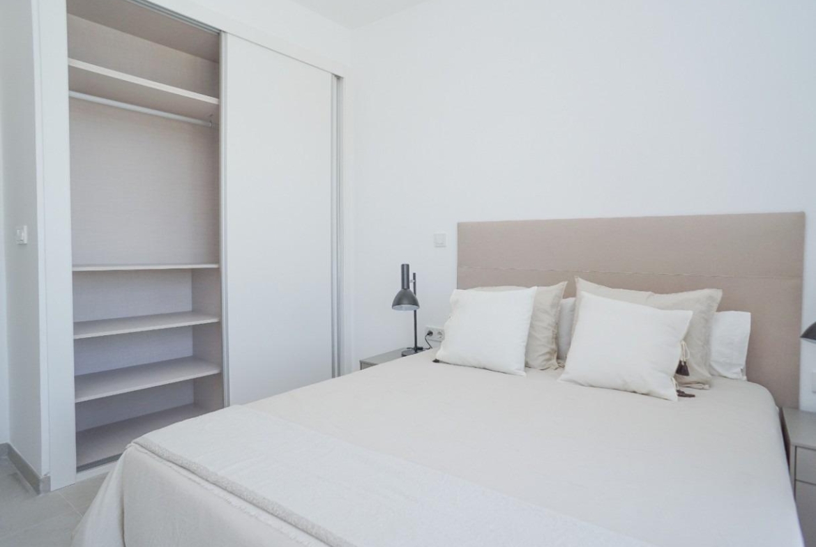 APPARTAMENTOS DE OBRA NUEVA CON VISTAS AL MAR. 2 DOR. 2 BAÑOS. APARCAMENTO. PISCINA.