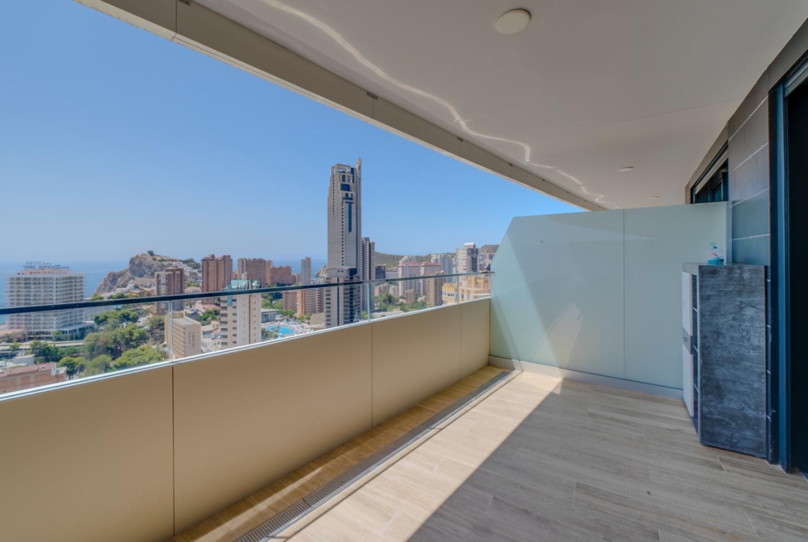 Exclusivo Piso en la Cala de Benidorm con Vistas al Mar