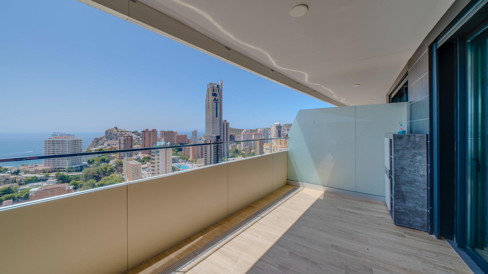 Exclusivo Piso en la Cala de Benidorm con Vistas al Mar