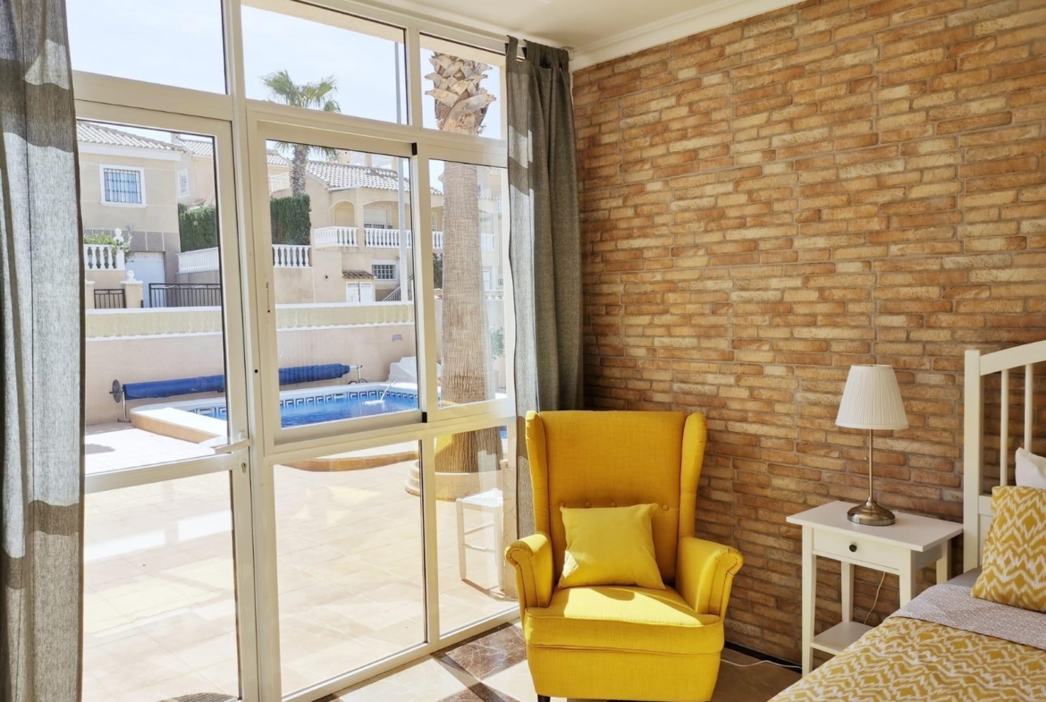 Ruim chalet in La Florida, Orihuela Costa – Ideaal om te genieten van de zon en het strand