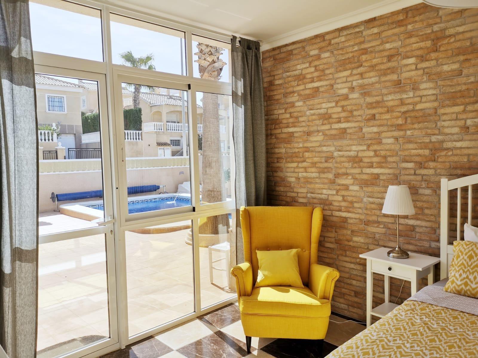 2-41-35 Ruim chalet in La Florida, Orihuela Costa – Ideaal om te genieten van de zon en het strand