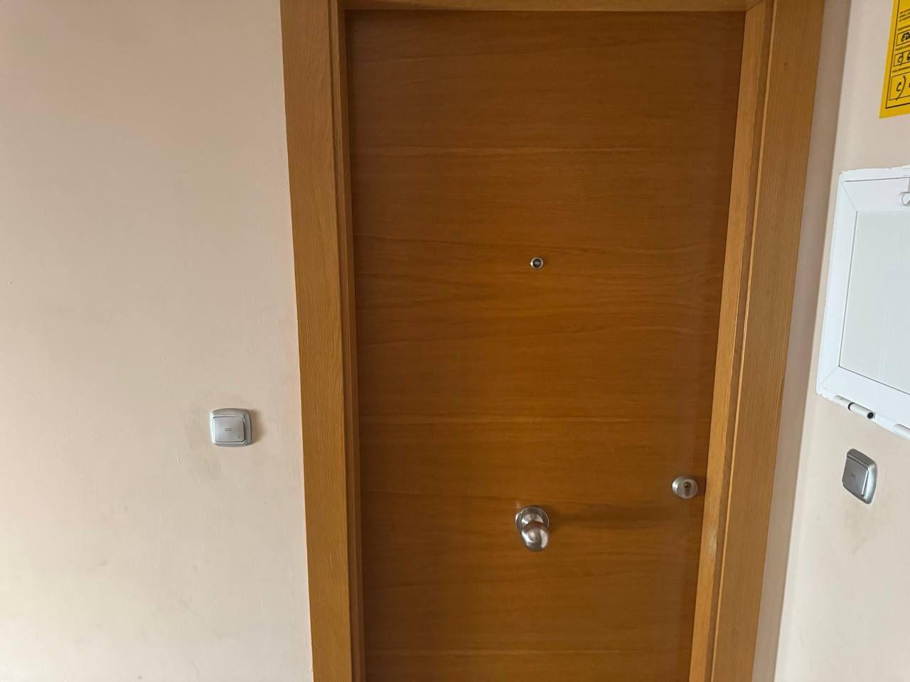 2-41-53 Spacious Semi-New Apartment in Torrevieja, Ideal for Living