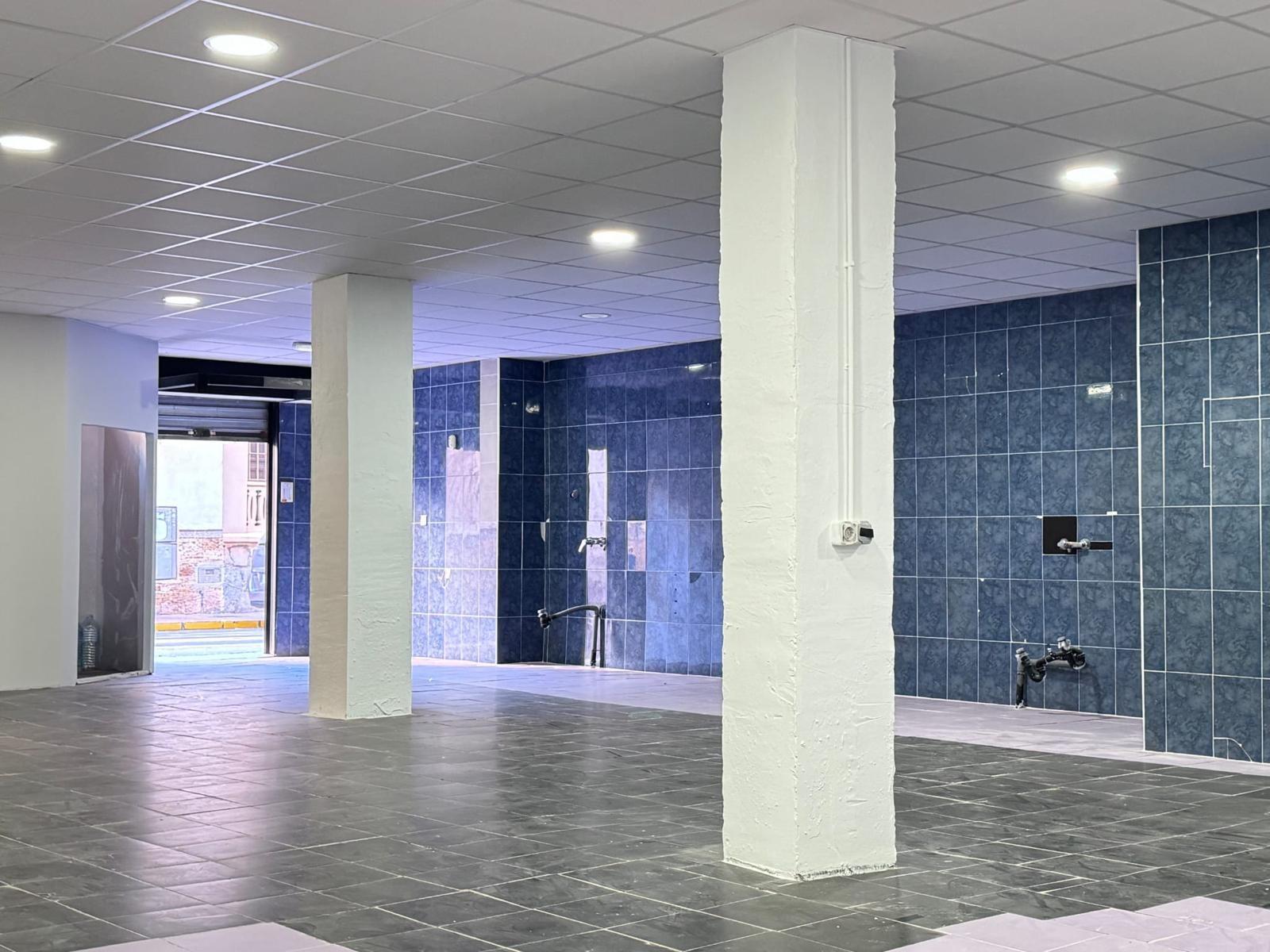 LOKALE COMERCIËLE CON SUPERFICIE DE 780 M2. SEGUNDA LINEA DE PLAYA. 70 METROS DEL MAR.