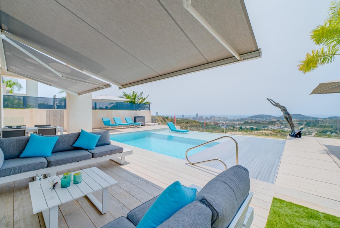 LUXURY VILLA FOR A LARGE FAMILY IN FINESTRAT