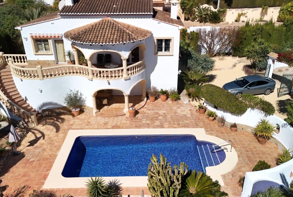 Mediterranean style villa with pool and close to the sea