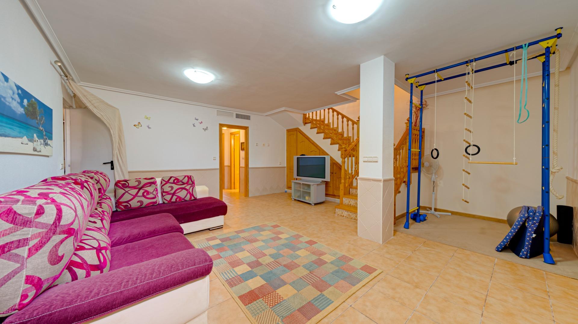 2-42-15 Large corner semi-detached house with sea views,