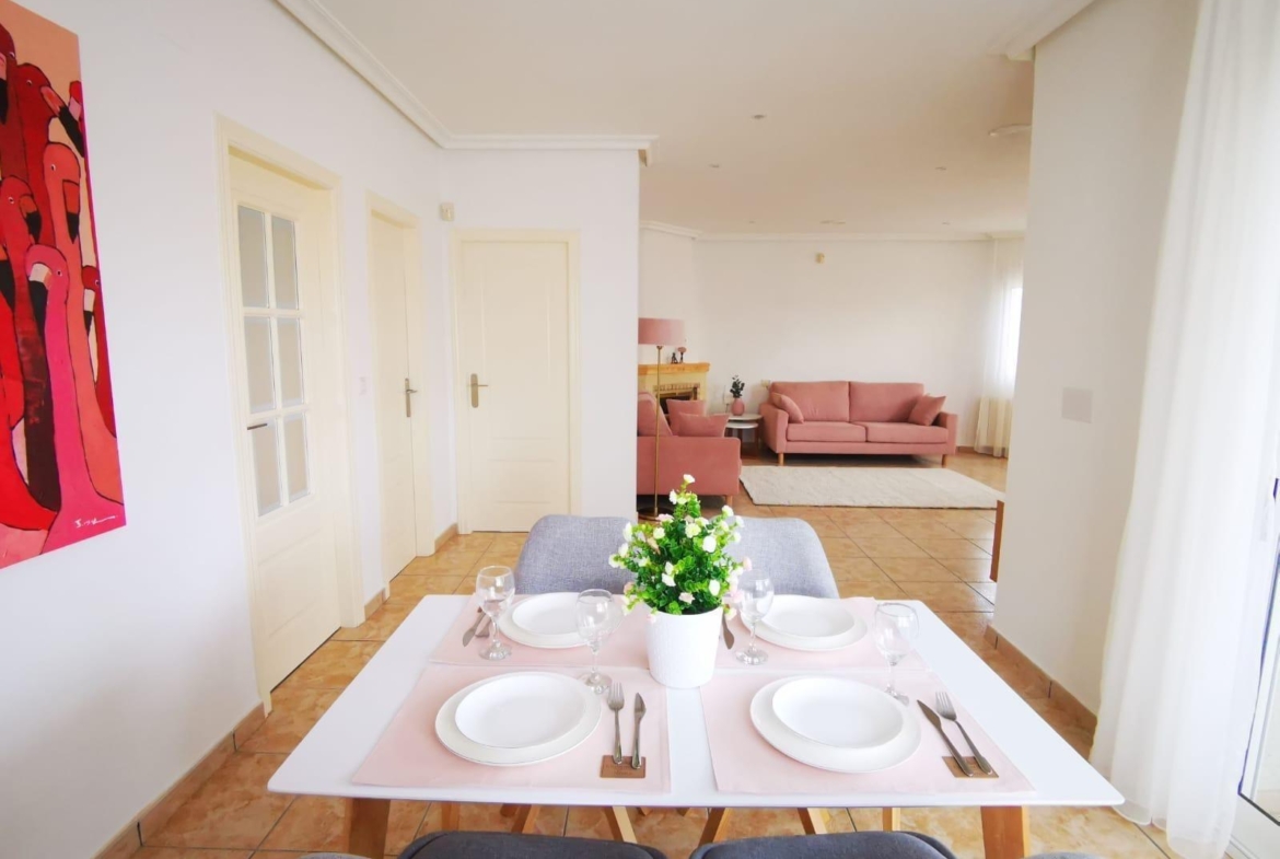 Ruim chalet in La Florida, Orihuela Costa – Ideaal om te genieten van de zon en het strand