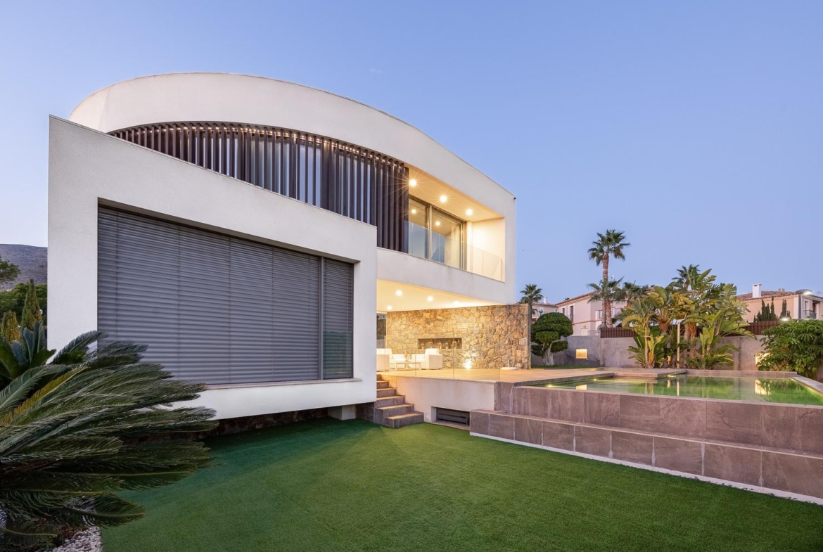 Stunning designer villa in Finestrat, where comfort meets contemporary elegance.