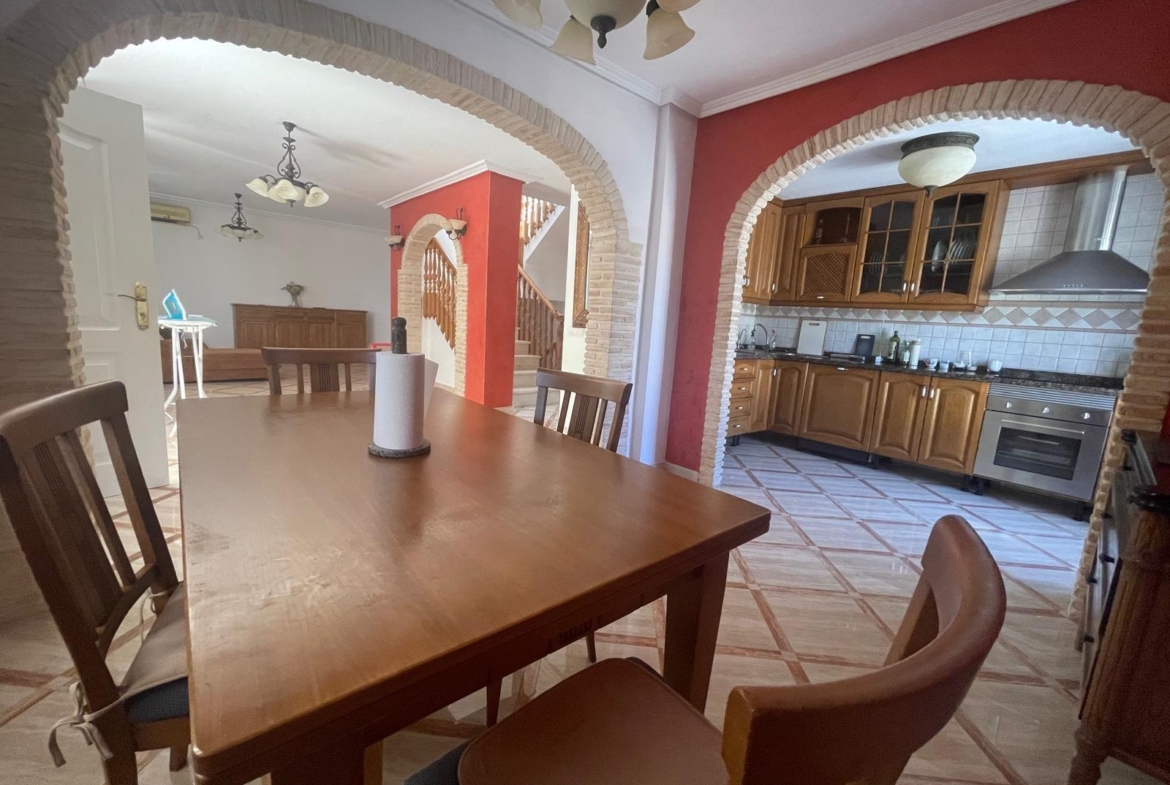 VILLA PARADA CON VISTAS AL MAR Y A 200 METROS DE PLAYA! ZONA TORRE LA MATA. 5 DRM. 3 BAÑOS. PISCINA PRIVADA.