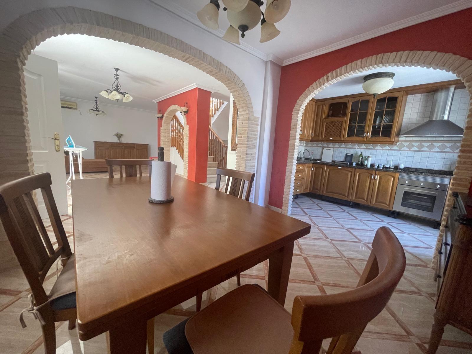 VILLA PARADA CON VISTAS AL MAR Y A 200 METROS DE PLAYA! ZONA TORRE LA MATA. 5 DRM. 3 BAÑOS. PISCINA PRIVADA.
