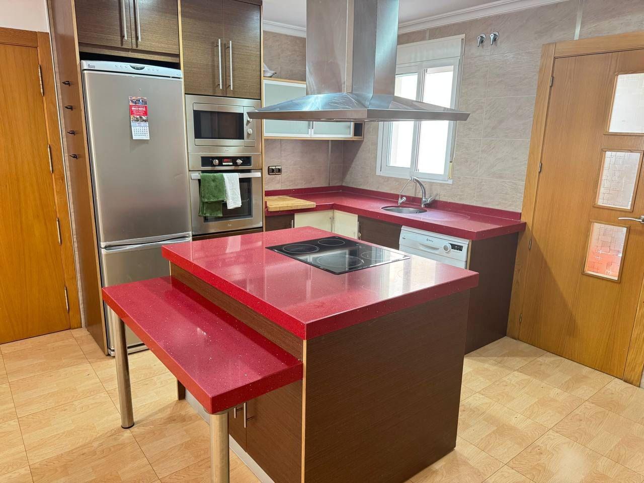 2-42-51 Spacious Semi-New Apartment in Torrevieja, Ideal for Living
