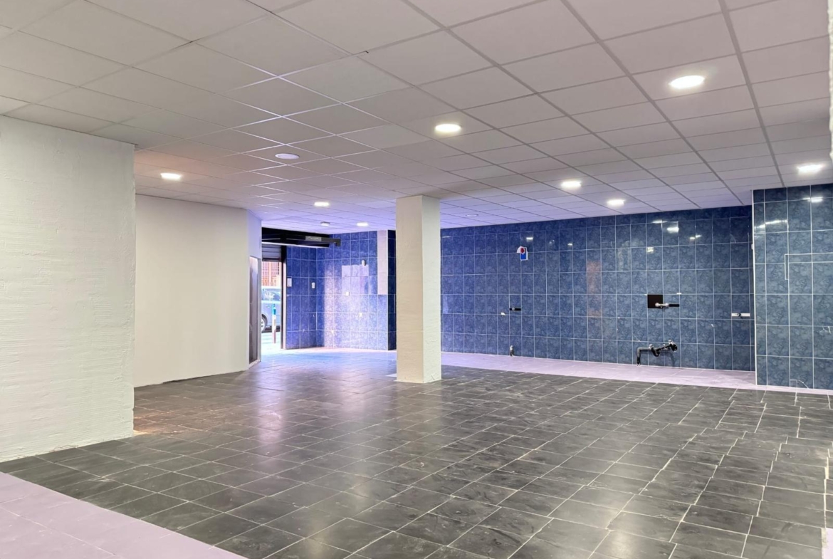 LOKALE COMERCIËLE CON SUPERFICIE DE 780 M2. SEGUNDA LINEA DE PLAYA. 70 METROS DEL MAR.