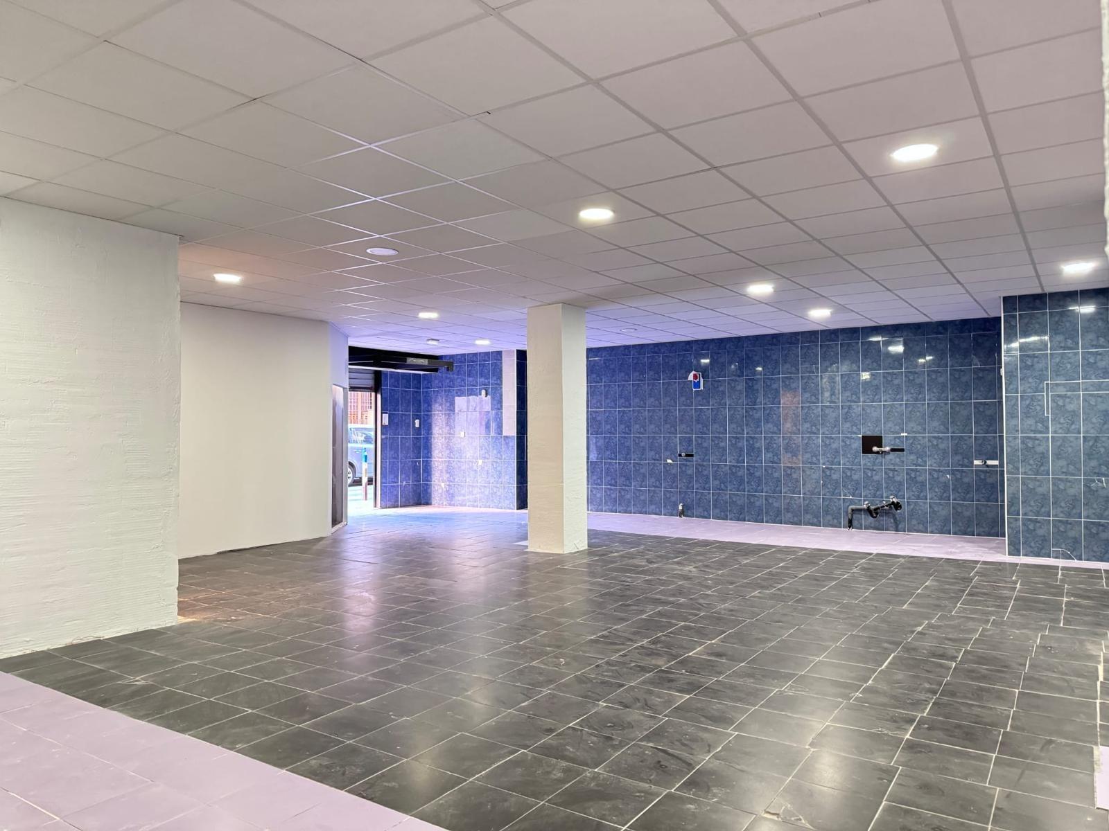 LOKALE COMERCIËLE CON SUPERFICIE DE 780 M2. SEGUNDA LINEA DE PLAYA. 70 METROS DEL MAR.