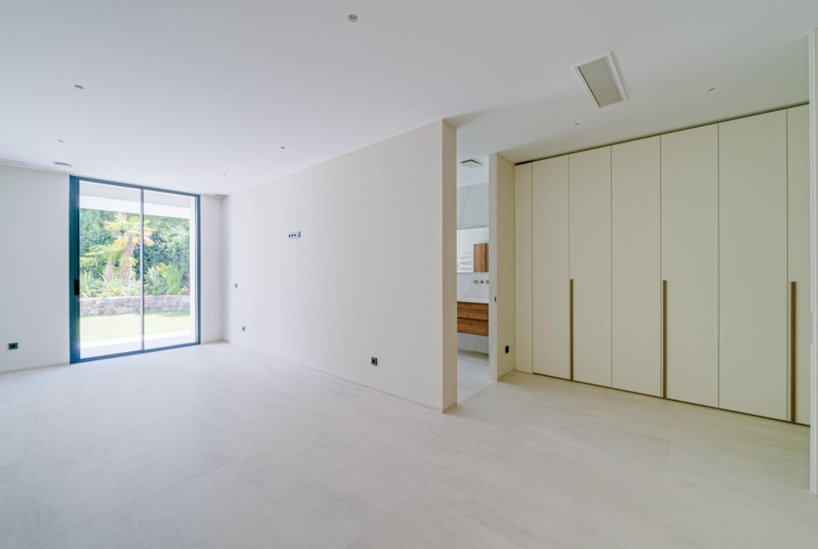 Indrukwekkende luxe villa aan zee