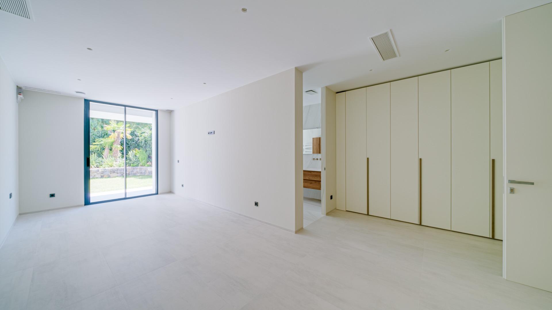 Indrukwekkende luxe villa aan zee